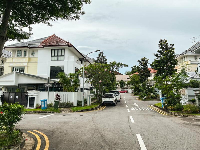 2 Storey Bungalow with swimming pool at District 11 Gentle Villas, Gentle Drive / Gentle Villa, Newton / Novena, 5 Bedrooms, 7,382 sqft, Detached House For Rent, by May Hui, 24324237 - PropertyGuru.com.sg