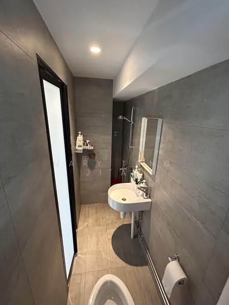 104 Lengkong Tiga, 104 Lengkong Tiga, Eunos / Geylang / Paya Lebar, 3 Bedrooms, 1,528 sqft, HDB Flat For Rent, by Mary Tang Ji'Ai, 24324349 - Ground floor toilet - PropertyGuru.com.sg