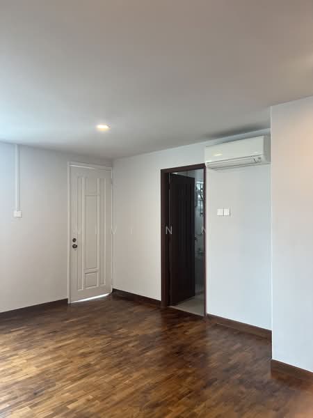 Landed Hemmant Road, Hemmant Road, 5 Bedrooms, 3,600 sqft, Terraced House For Rent, by Vivian Ng, 24324789 - PropertyGuru.com.sg