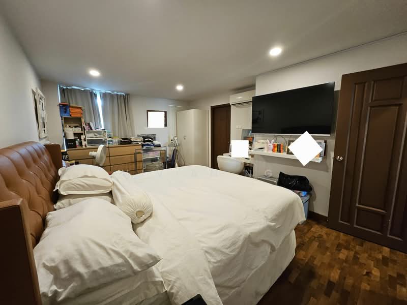 Landed Hemmant Road, Hemmant Road, 5 Bedrooms, 3,600 sqft, Terraced House For Rent, by Vivian Ng, 24324789 - PropertyGuru.com.sg