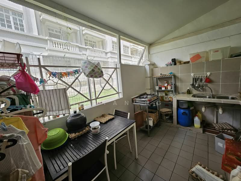 Landed Hemmant Road, Hemmant Road, 5 Bedrooms, 3,600 sqft, Terraced House For Rent, by Vivian Ng, 24324789 - PropertyGuru.com.sg