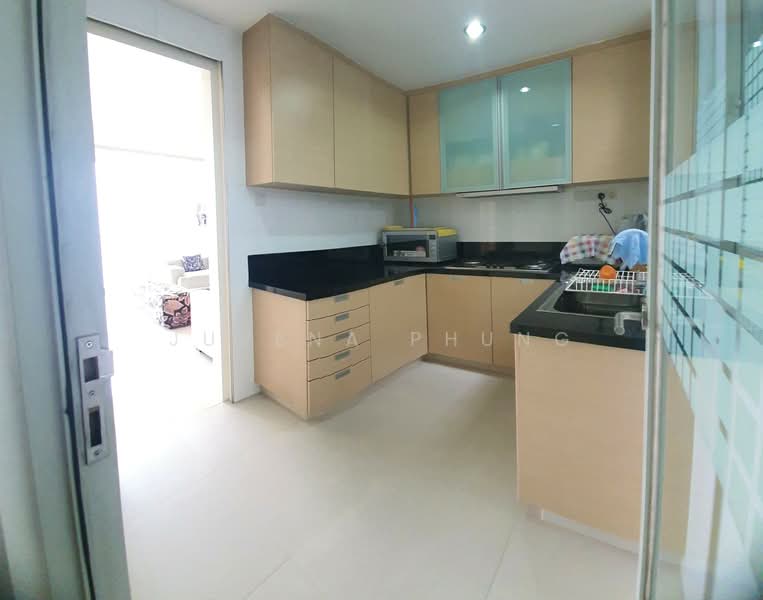 Riveredge, 21 Sampan Place, 3 Bedrooms, 1,335 sqft, Condominium For Rent, by Juvena Phung, 24326780 - Kitchen - PropertyGuru.com.sg