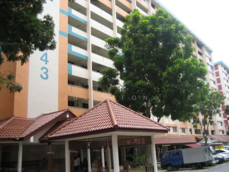 Blk 443 Clementi Avenue 3, Clementi Ave 3, 700 sqft, Shop / Shophouse For Rent, by Julia Fong, 24330279 - CommercialGuru.com.sg