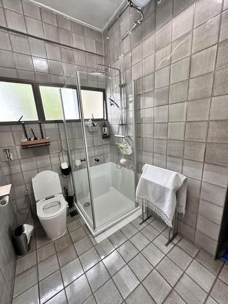Chun Tin Road, Tanglin / Holland / Bukit Timah, 4 Bedrooms, 3,000 sqft, Semi-Detached House For Rent, by MH Goh, 24331073 - Bathroom - PropertyGuru.com.sg