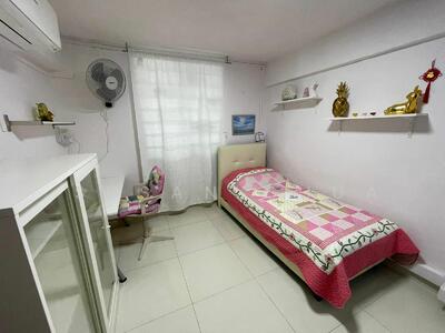 For Rent - 4 Holland Close