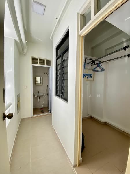Central Green, 1 Jalan Membina, 3 Bedrooms, 1,292 sqft, Condominium For Rent, by Rachel Tan, 24336579 - Yard, helper's room and toilet - PropertyGuru.com.sg