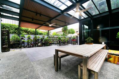 For Sale - Almost New Modern 2 storey Semi D at Upper Thomson! Park 3 cars!