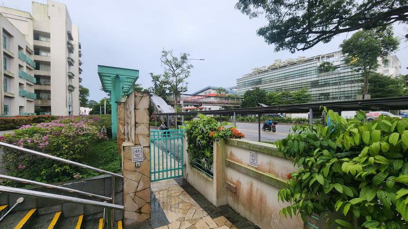 Bus Stop at Gate of Southaven II