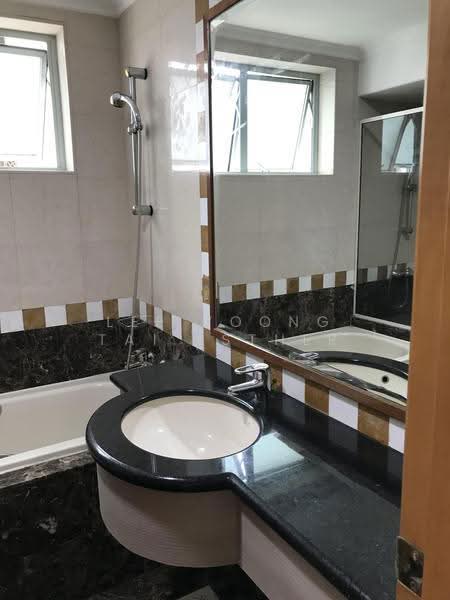 Guilin View, 26 Bukit Batok Street 52, Dairy Farm / Bukit Panjang / Choa Chu Kang, Room Rental, 180 sqft, Condominium For Rent, by Lee Yoong Tai Esther, 24340130 - Master Bathroom - PropertyGuru.com.sg