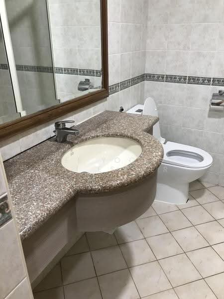 Guilin View, 26 Bukit Batok Street 52, Dairy Farm / Bukit Panjang / Choa Chu Kang, Room Rental, 180 sqft, Condominium For Rent, by Lee Yoong Tai Esther, 24340130 - Common Bathroom - PropertyGuru.com.sg