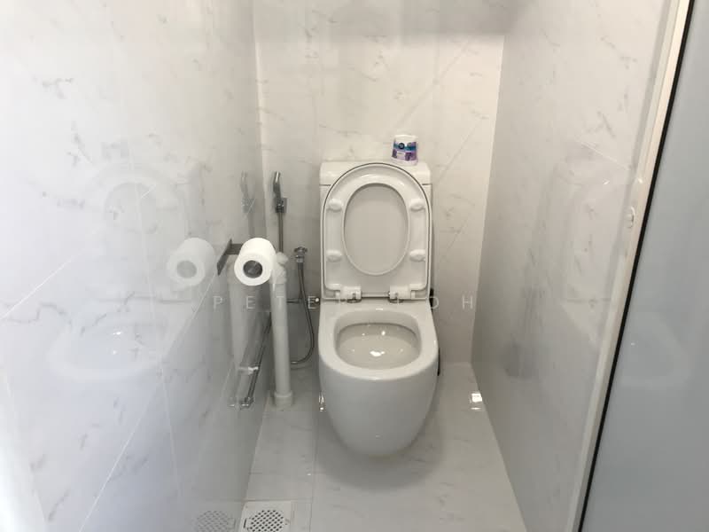 264 Waterloo Street, 264 Waterloo Street, 2 Bedrooms, 645 sqft, HDB Flat For Rent, by Peter Loh 彼得, 24344665 - Toilet - PropertyGuru.com.sg