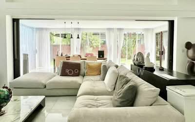 For Rent - Gorgeous 2 Storey Bungalow With Pool & Lush Greenery Garden For Lease