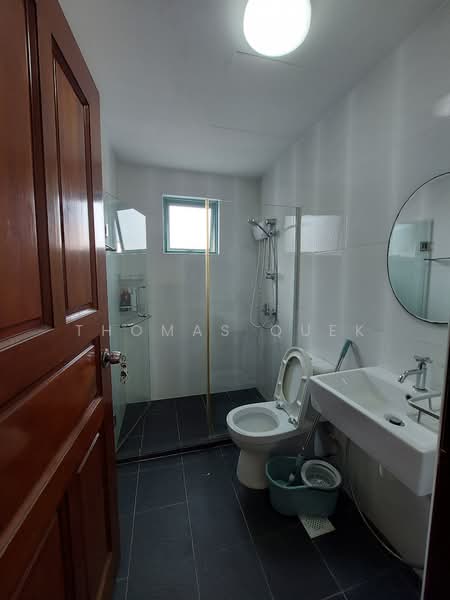 Balmy Court, 6 Lorong 27A Geylang, 4 Bedrooms, 1,066 sqft, Apartment For Rent, by Thomas Quek, 24348399 - master bath - PropertyGuru.com.sg