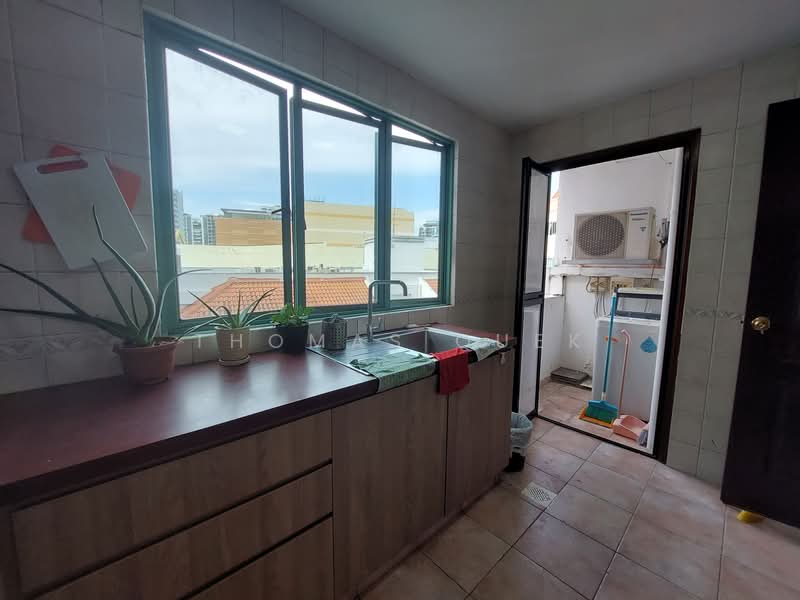 Balmy Court, 6 Lorong 27A Geylang, 4 Bedrooms, 1,066 sqft, Apartment For Rent, by Thomas Quek, 24348399 - kitchen and yard - PropertyGuru.com.sg