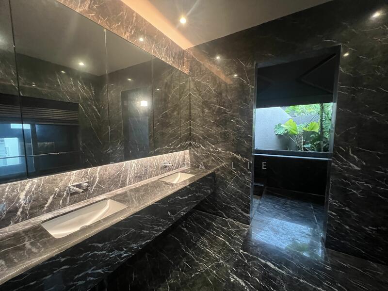 Master toilet