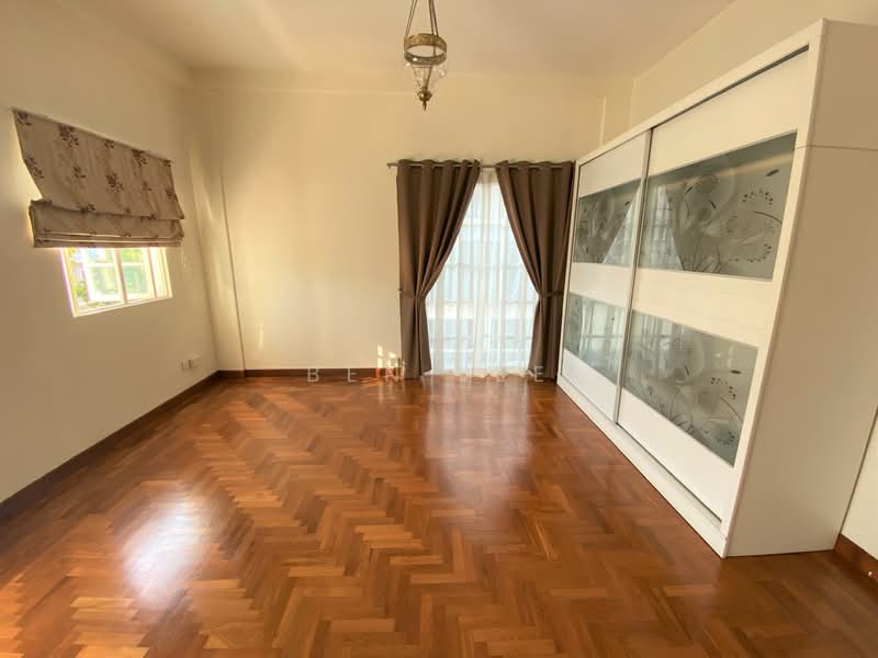 Chwee Chian Road Semi Detached House Rental Lease, Chwee Chian Road, 5 Bedrooms, 4,500 sqft, Semi-Detached House For Rent, by Ben Lee, 24359859 - spacious master bedroom with ensuite bathroom - PropertyGuru.com.sg