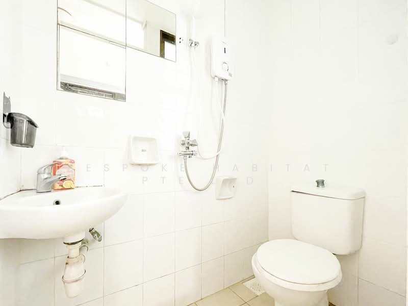 Varsity Park Condominium, 30 West Coast Road, Room Rental, 100 sqft, Condominium For Rent, by Bespoke Habitat Pte Ltd, 24360848 - 01-36 COMMON BATHROOM 2 - PropertyGuru.com.sg