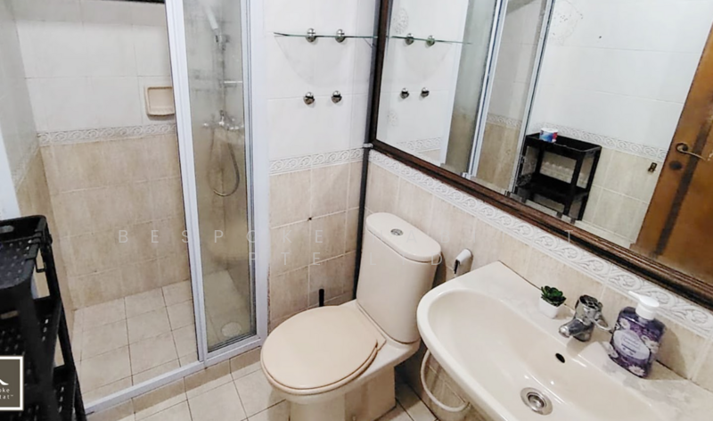 02-07 Common Bathroom