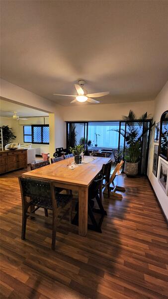 Huge dining to host friends!