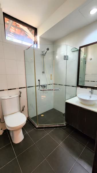 Carmen Street, , 4 Bedrooms, 2,241 sqft, Corner Terrace For Rent, by Francis Lee, 24365219 - Common bathroom - PropertyGuru.com.sg