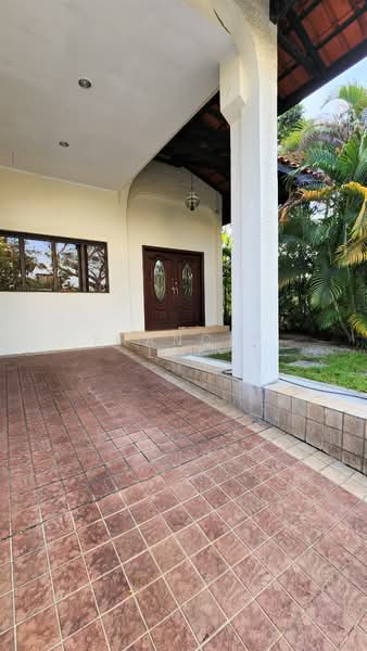 Carmen Street, , 4 Bedrooms, 2,241 sqft, Corner Terrace For Rent, by Francis Lee, 24365219 - Front Car porch - PropertyGuru.com.sg