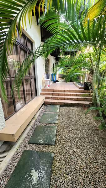 Carmen Street, , 4 Bedrooms, 2,241 sqft, Corner Terrace For Rent, by Francis Lee, 24365219 - Side garden - PropertyGuru.com.sg