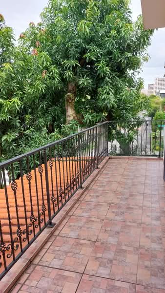 Carmen Street, , 4 Bedrooms, 2,241 sqft, Corner Terrace For Rent, by Francis Lee, 24365219 - Common balcony for bedrooms - PropertyGuru.com.sg