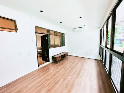 For Rent - 5 mins to Kovan Mrt! Just Renovated! Beautiful and Spacious Studio for Rent