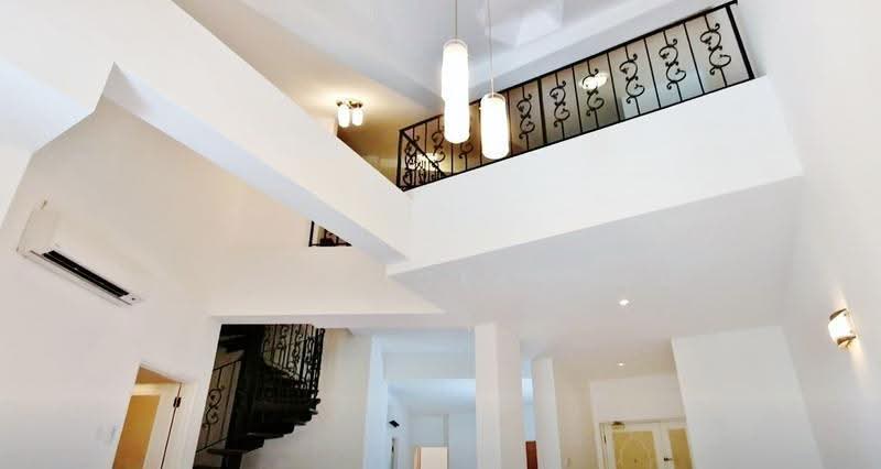 Orange Regency, 101 Fernhill Road, Tanglin / Holland / Bukit Timah, 3 Bedrooms, 2,422 sqft, Apartment For Rent, by Lawrence Hong, 24368139 - PropertyGuru.com.sg