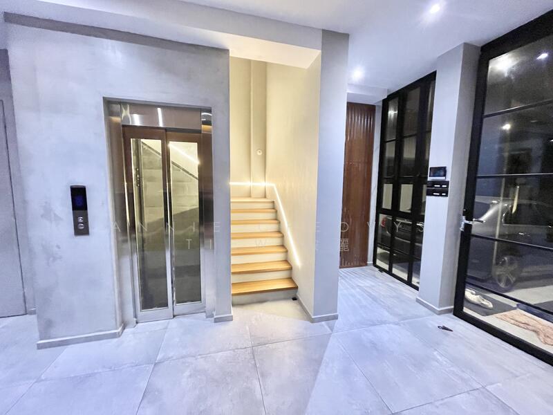 Kovan MRT spacious master bedroom with balcony!, , Room Rental, 300 sqft, Terraced House For Rent, by Annie Cheovys Tiew, 24369448 - PropertyGuru.com.sg