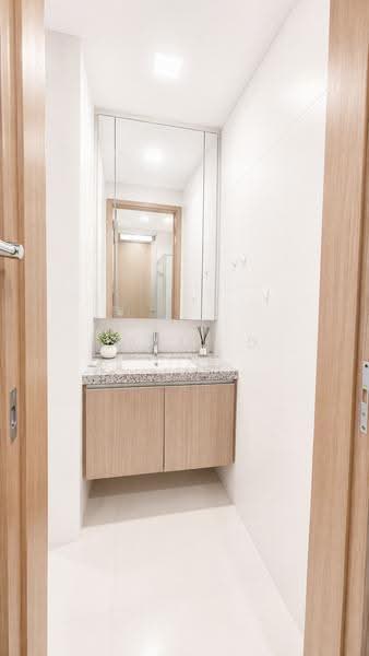 The Metropolitan Condominium, 6 Alexandra View, Alexandra / Commonwealth, 2 Bedrooms, 775 sqft, Condominium For Rent, by Marie D Lam, 24370242 - PropertyGuru.com.sg