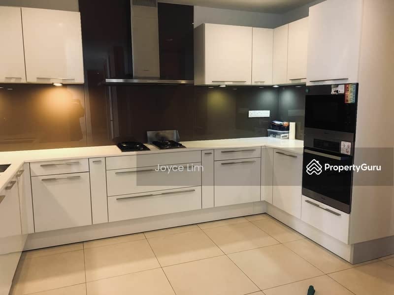Fully fitted spacious modern kitchen 