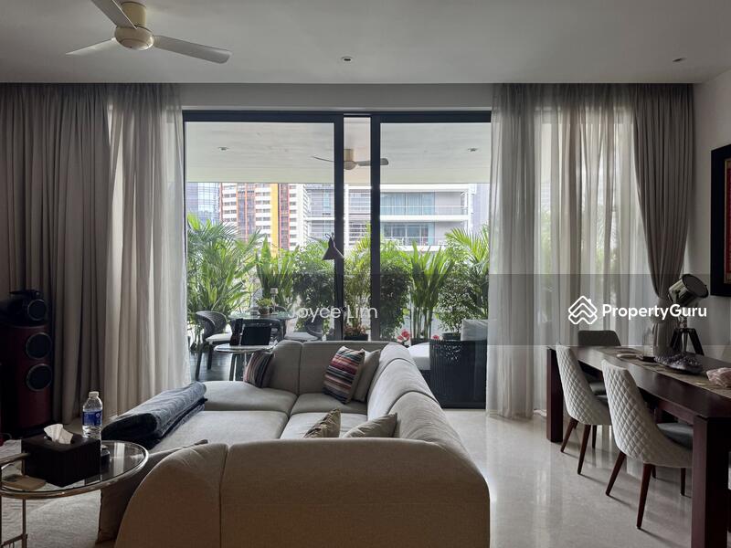 Living / Dining Area into spacious timber deck balcony