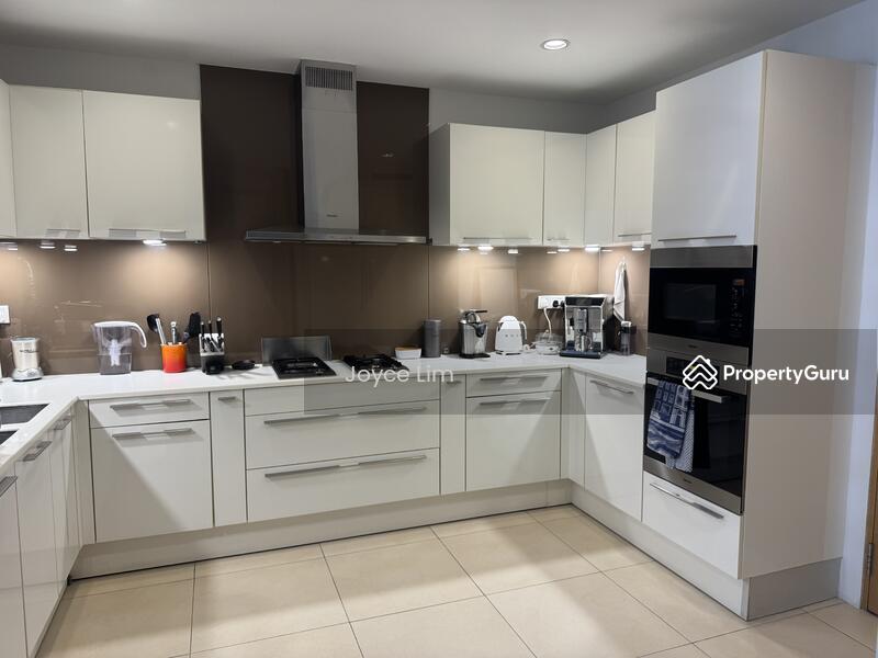 Equipped Kitchen 