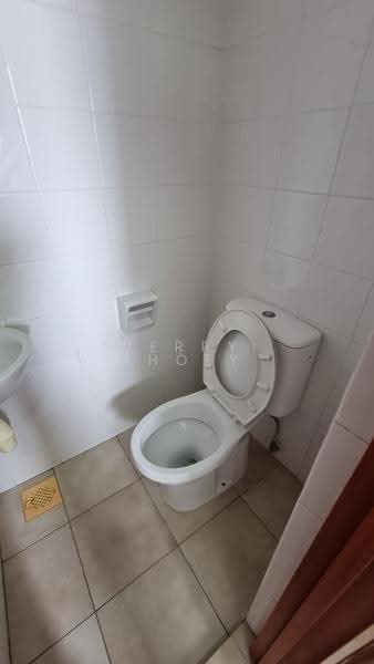 Sunglade, 9 Serangoon Avenue 2, Hougang / Punggol / Sengkang, Room Rental, 100 sqft, Condominium For Rent, by Jerry Phoey, 24372075 - 2nd Common Bathroom - PropertyGuru.com.sg