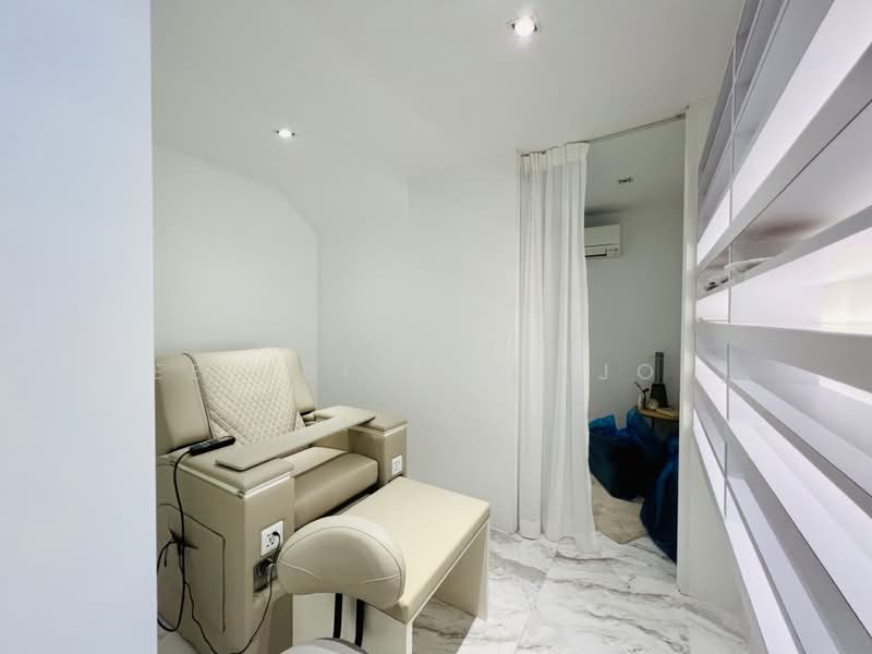 Massage Parlour, Eng Kong Terrace, 1,167 sqft, Shop / Shophouse For Rent, by Lee Hui Jun (Joy), 24372941 - CommercialGuru.com.sg