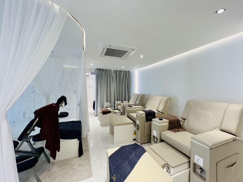 Massage Parlour, Eng Kong Terrace, 1,167 sqft, Shop / Shophouse For Rent, by Lee Hui Jun (Joy), 24372941 - Spa chairs - CommercialGuru.com.sg