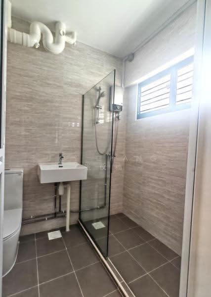 246 Simei Street 5, 246 Simei Street 5, Pasir Ris / Tampines, 3 Bedrooms, 1,302 sqft, HDB Flat For Rent, by Jos Chang 张仪楠, 24377497 - Bathroom - PropertyGuru.com.sg