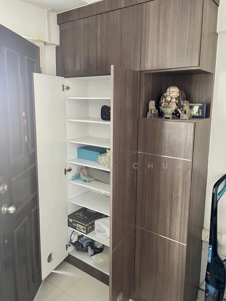 Shoe cabinet (for extra storage)