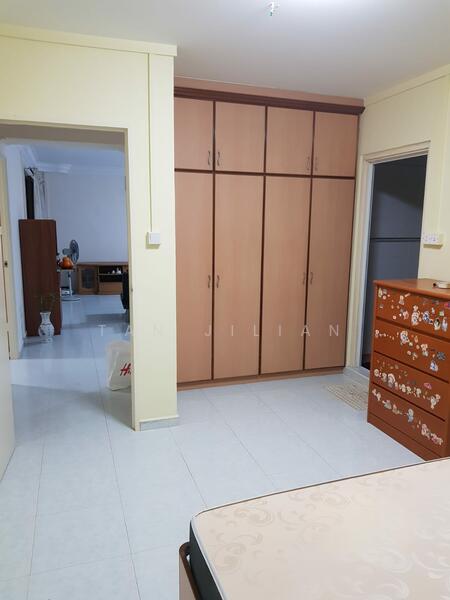 Buit-in 4 door wardrobe in master bedroom