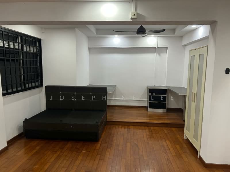 124 Marsiling Rise, 124 Marsiling Rise, 2 Bedrooms, 1,008 sqft, HDB Flat For Rent, by Josephine Lee, 24385517 - Spacious Master Bedroom with attached bathroom - PropertyGuru.com.sg