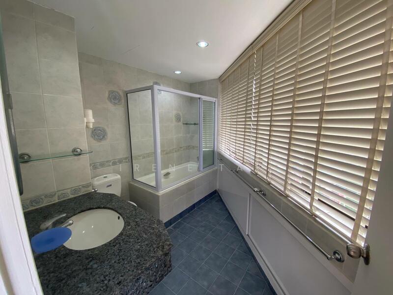Master Br toilet