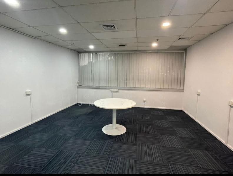 Two partially fitted unit in North Bridge Centre near National Library, North Bridge Road, Beach Road / Bugis / Rochor, 452 sqft, Office For Rent, by Chong Ming Siong Robin, 24394739 - #04-04. 452 sft - CommercialGuru.com.sg