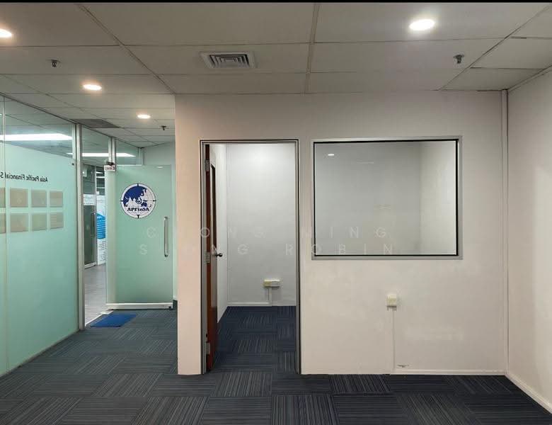 Two partially fitted unit in North Bridge Centre near National Library, North Bridge Road, Beach Road / Bugis / Rochor, 452 sqft, Office For Rent, by Chong Ming Siong Robin, 24394739 - #04-04 452 sft with one room - CommercialGuru.com.sg