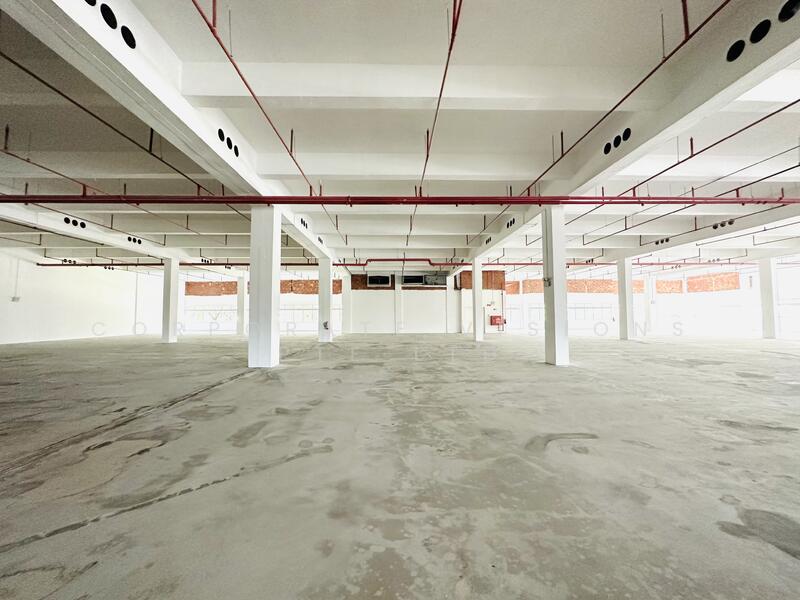 AFFORDABLE LIFT LOBBY FRONTAGE BP OFFICE, Operation Centre. Ample Parking. Low Capex, Size: 5000, 8000, 14k - 26k sf CONTACT: +65-96881177, 12,000 sqft, Business / Science Park For Rent, by KOH HOONG TSE (ADRIAN), 24404114 - 25000 sqft OPTION - CommercialGuru.com.sg
