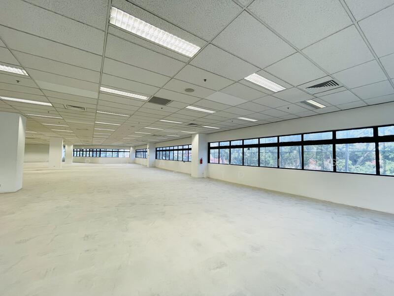 AFFORDABLE LIFT LOBBY FRONTAGE BP OFFICE, Operation Centre. Ample Parking. Low Capex, Size: 5000, 8000, 14k - 26k sf CONTACT: +65-96881177, 12,000 sqft, Business / Science Park For Rent, by KOH HOONG TSE (ADRIAN), 24404114 - Ready with Aircon Ceiling with Natural lighting. 11000 sqft OPTION - CommercialGuru.com.sg