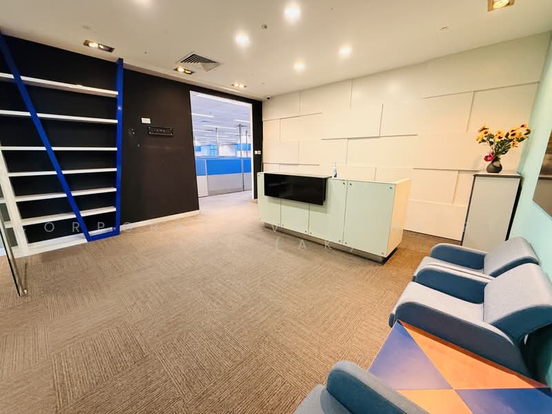 AFFORDABLE LIFT LOBBY FRONTAGE BP OFFICE, Operation Centre. Ample Parking. Low Capex, Size: 5000, 8000, 14k - 26k sf CONTACT: +65-96881177, 12,000 sqft, Business / Science Park For Rent, by KOH HOONG TSE (ADRIAN), 24404114 - CommercialGuru.com.sg