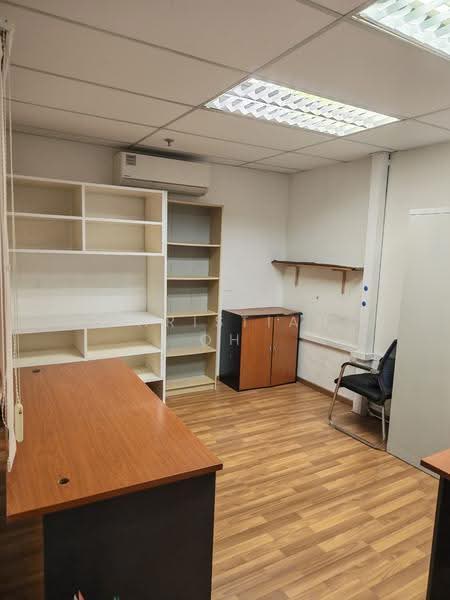 Heng Loong Building, 61 Bukit Batok Crescent, Dairy Farm / Bukit Panjang / Choa Chu Kang, 200 sqft, Light Industrial (B1) For Rent, by Christian Oh, 24407475 - Interior - CommercialGuru.com.sg