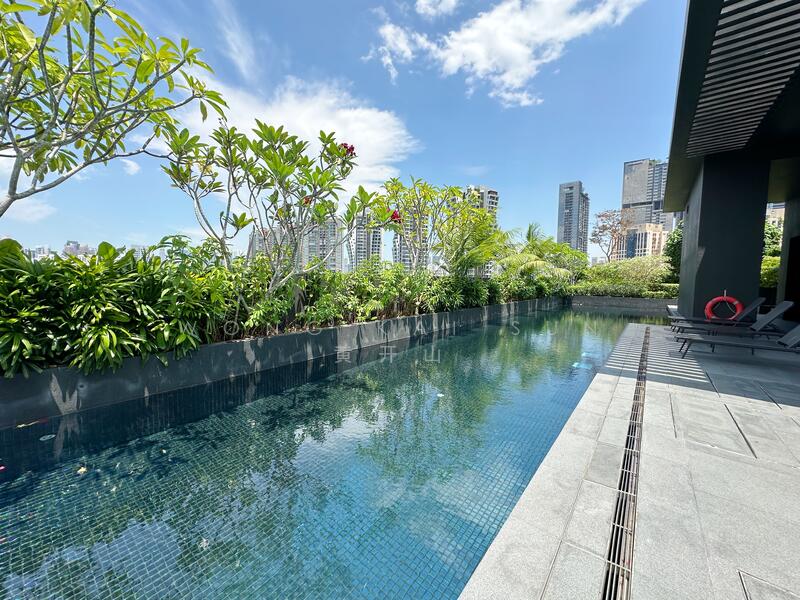 Rooftop 25M Pool