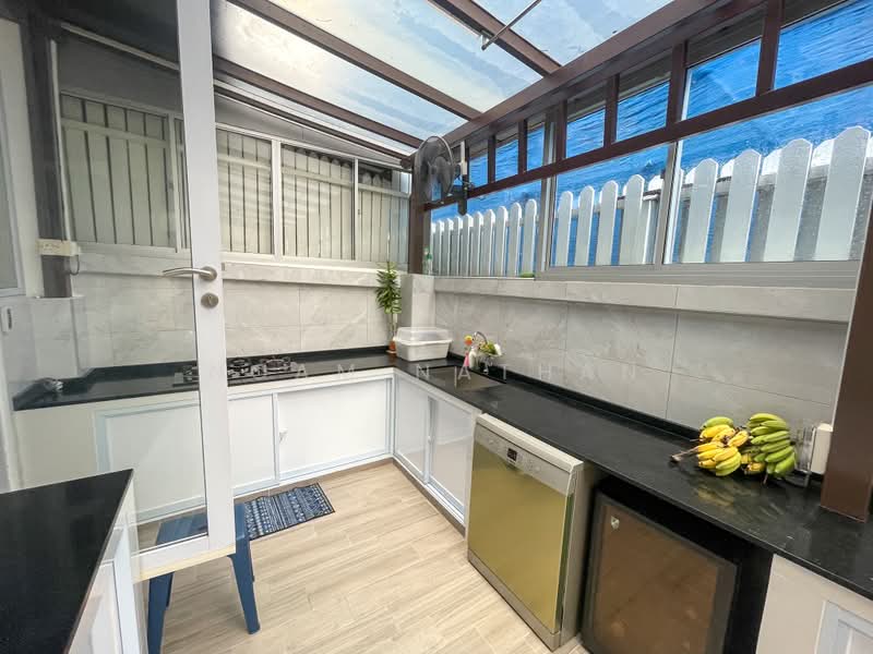 Beautiful 3 Storey, Semi-D at Eastwood Estate, , 5 Bedrooms, 3,500 sqft, Semi-Detached House For Rent, by Noam Nathan, 24414496 - PropertyGuru.com.sg